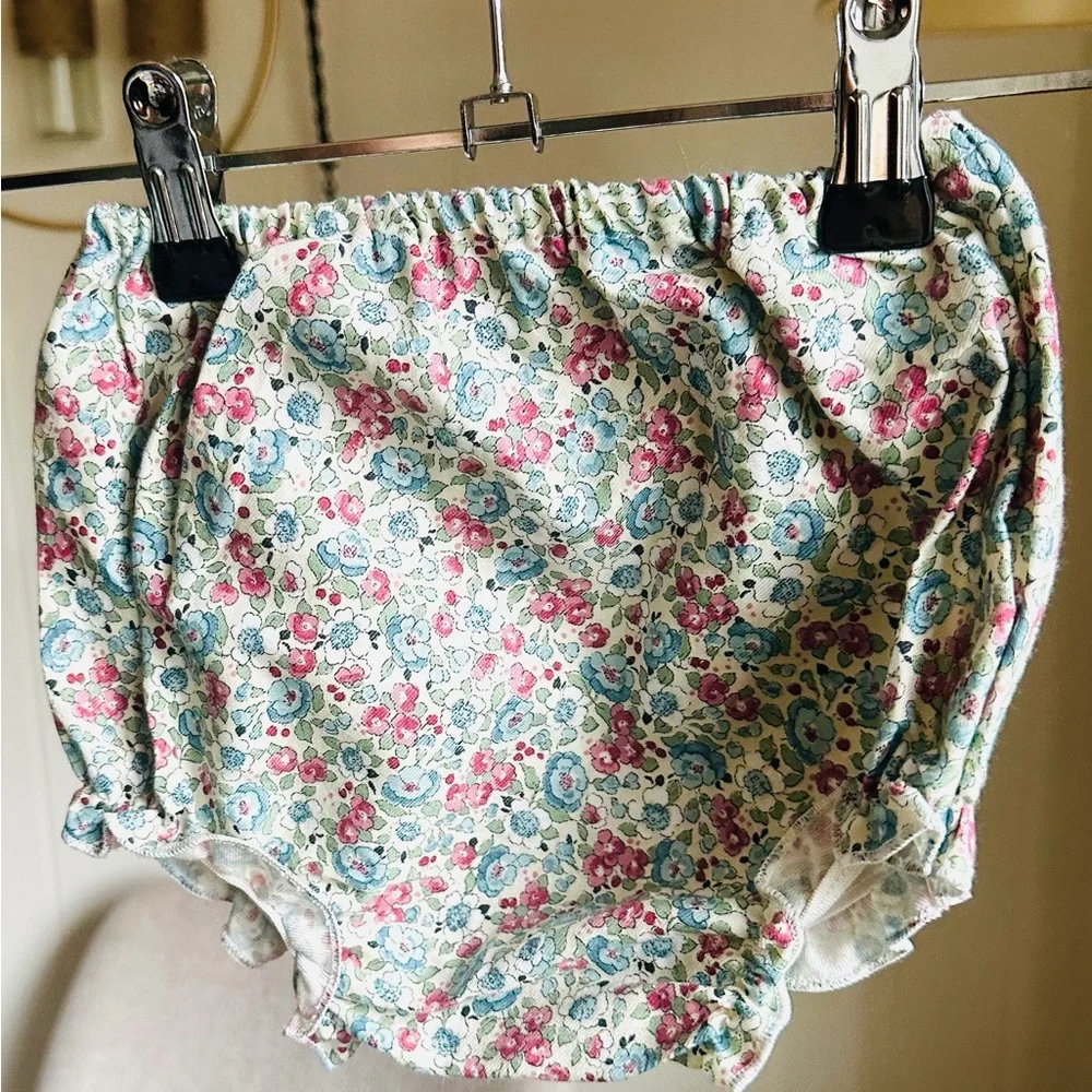 Set with White Long-Sleeve Baby Top with Floral Collar and Trim and short - Picture 5 of 5